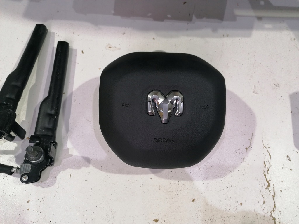 фото №6, Dodge ram 2020 приборная панель консоль подушка безопасности подушки безопасности ремни