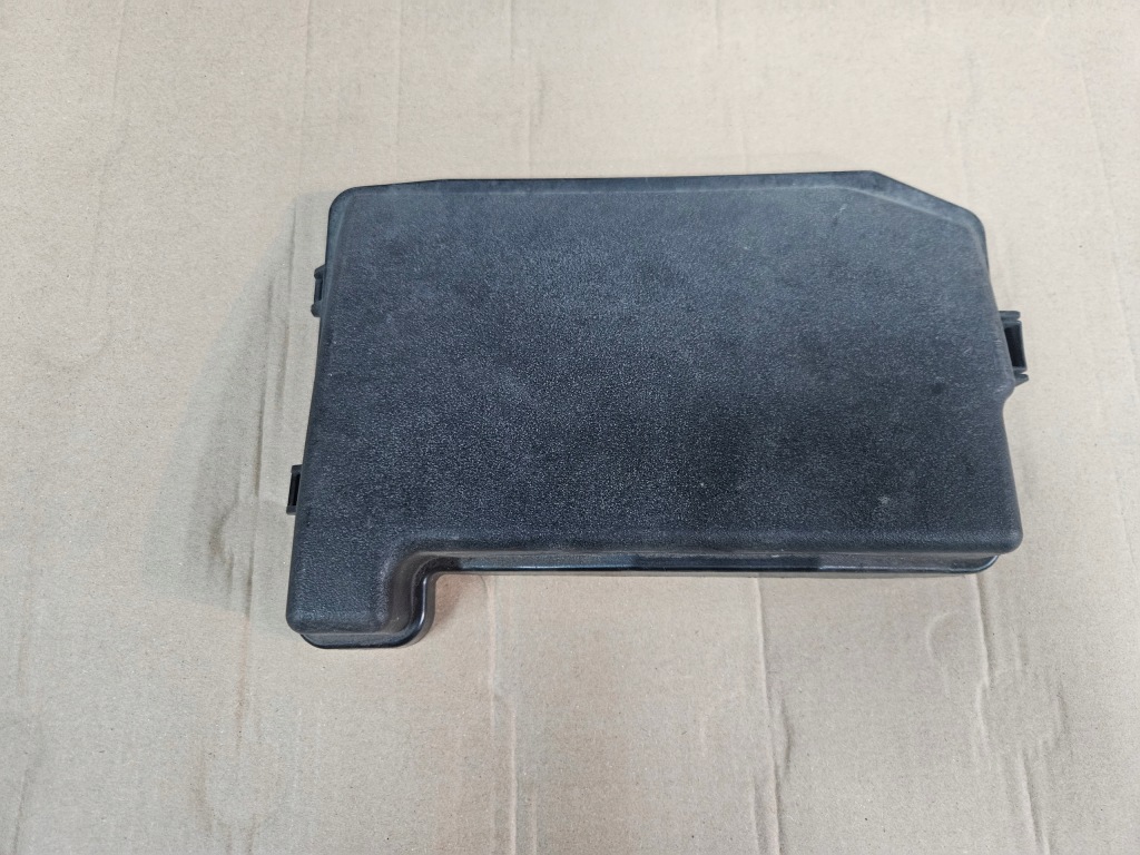 Купить Toyota prius 3 09-15 крышка предохранителей