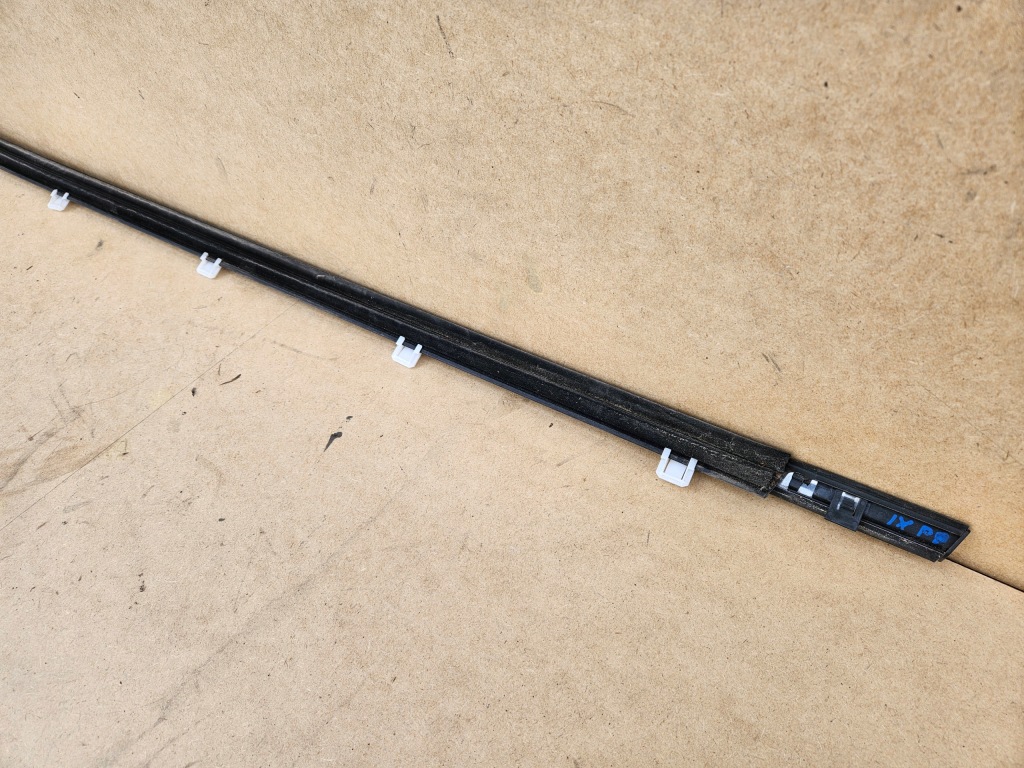 Молдинг ущільнювач двері перед права honda civic ix 11-16 в Україні