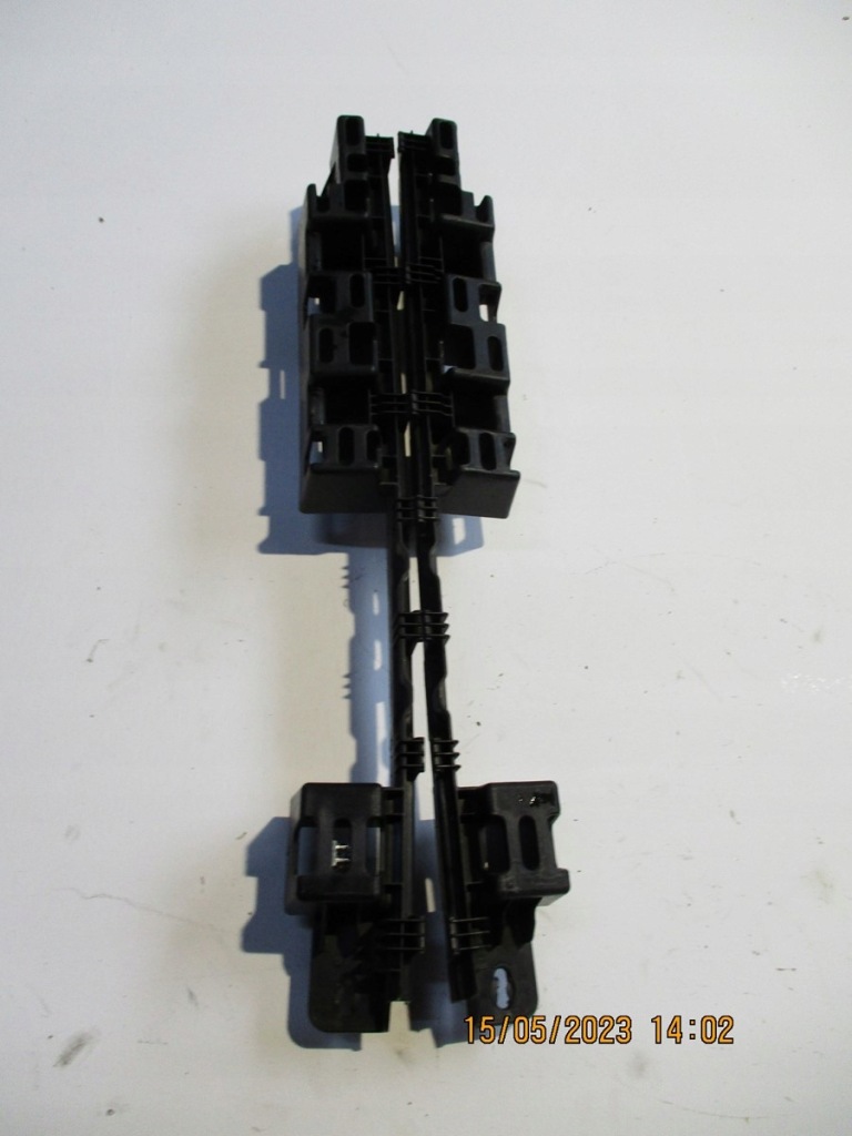 фото №1, Напрямна кронштейн поріг tesla x 1053726-00-b