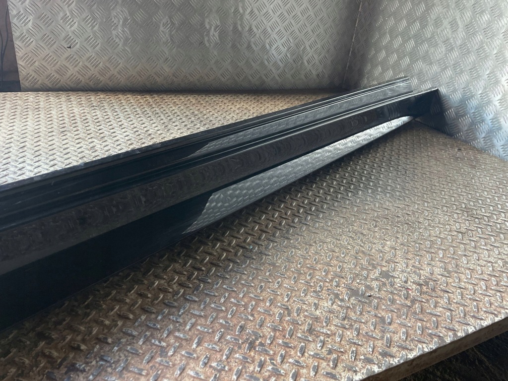 2022 mercedes-benz gls x167 накладка порог a1676906301 Недорого