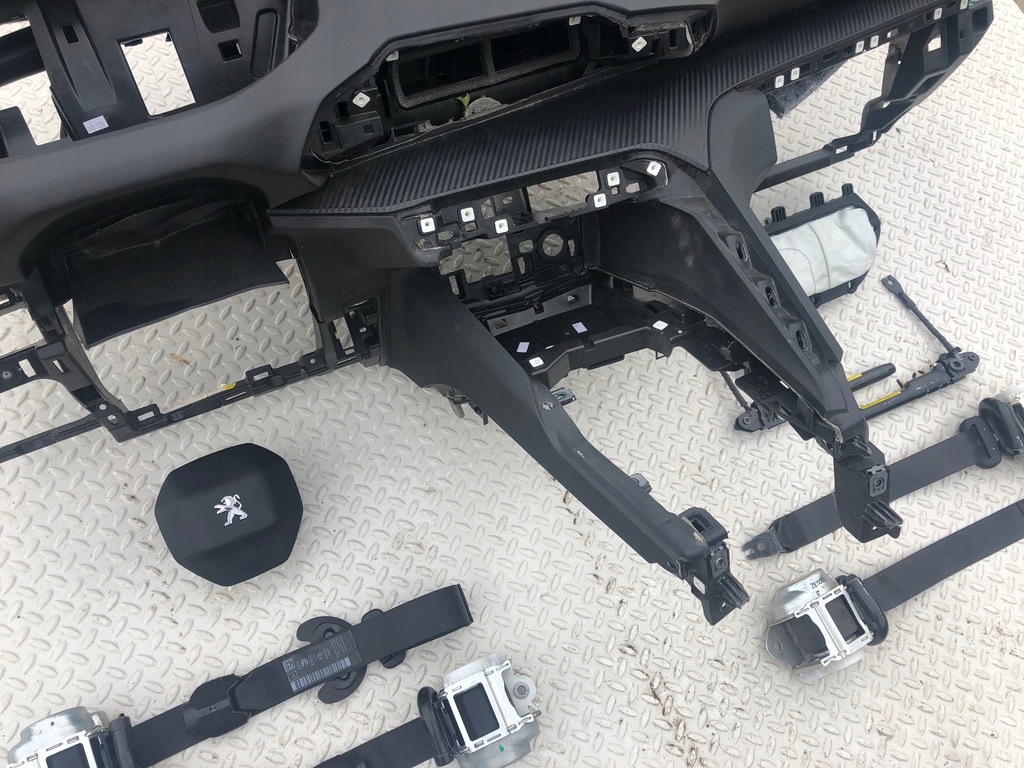 фото №5, Peugeot 5008 панель приладів панель приладів консоль подушки безпеки