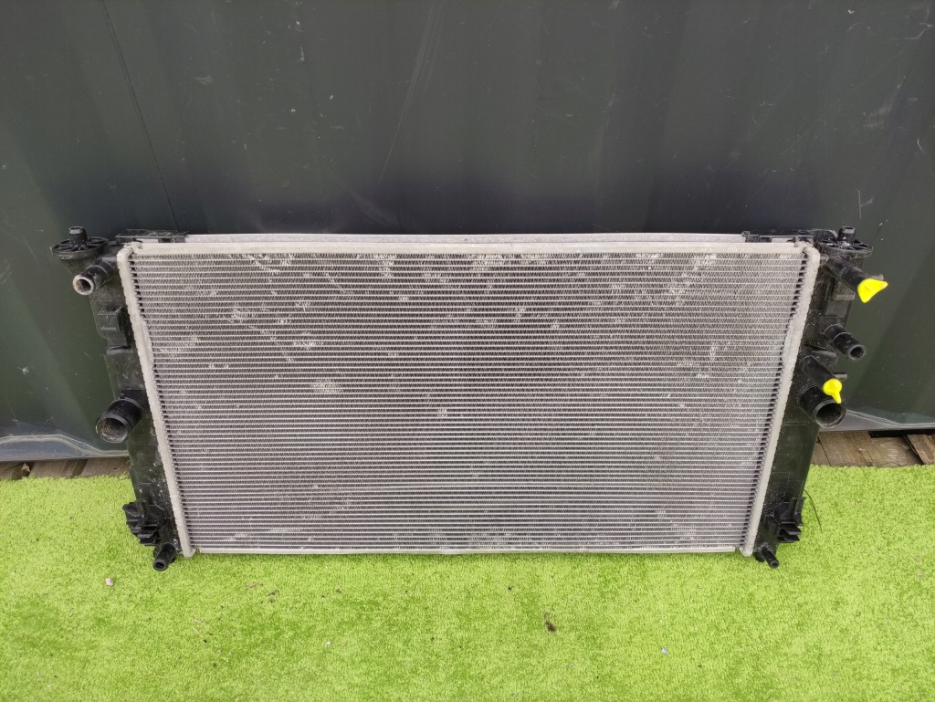 Купити Toyota ch-r corolla e21 радіатор води + кондиціонер