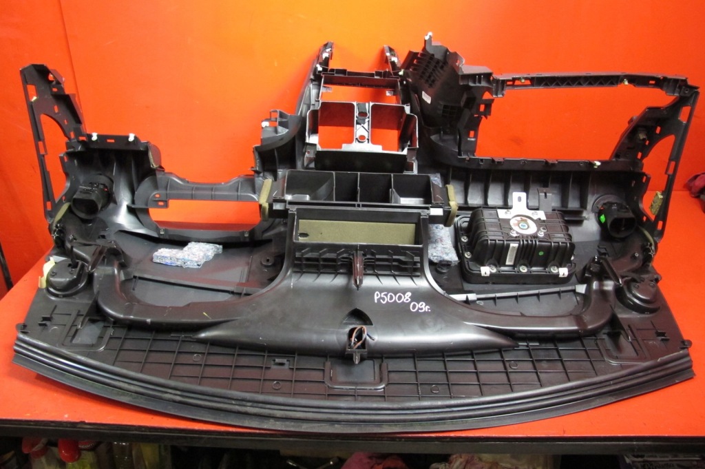 фото №14, Peugeot 5008 i 1 0u 0e подушки безопасности ремни консоль приборная панель приборная панель подушка безопасности навигация