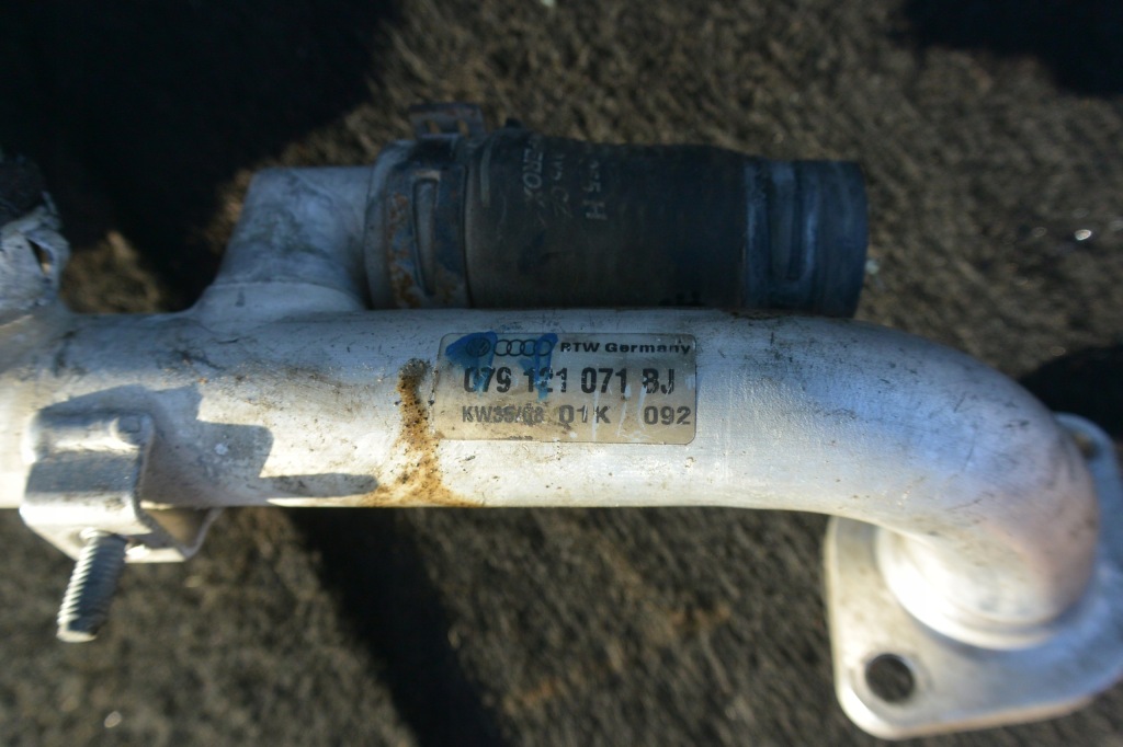 Шланг трубка пабтрубок  воды 4.2 fsi audi q7 4l a8 d3 Доставка