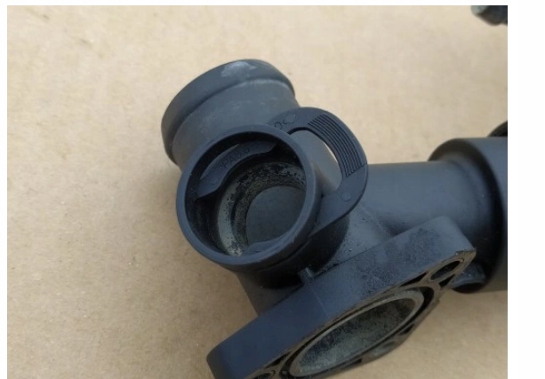 фото №5, Корпус термостата passat b6 audi 3.2 fsi