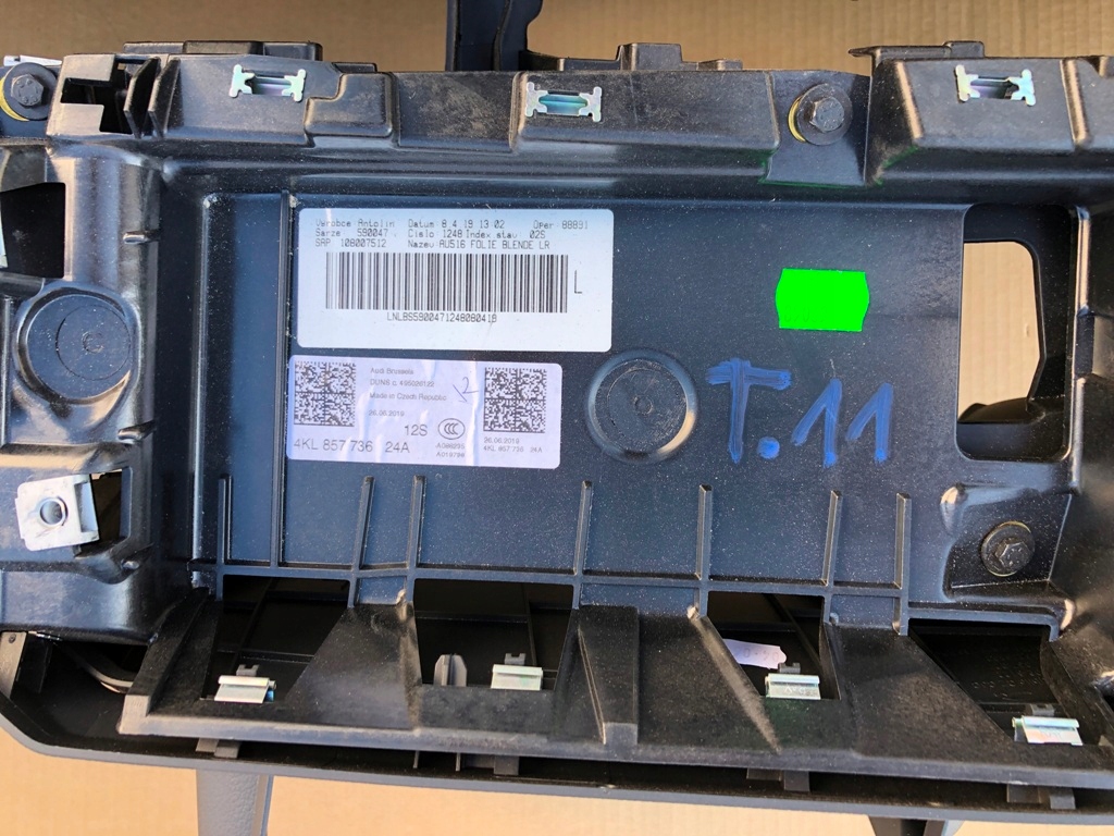 фото №15, Приборная панель czarna pulpit black 4kl857736 audi e-tron 2020- приборная консоль