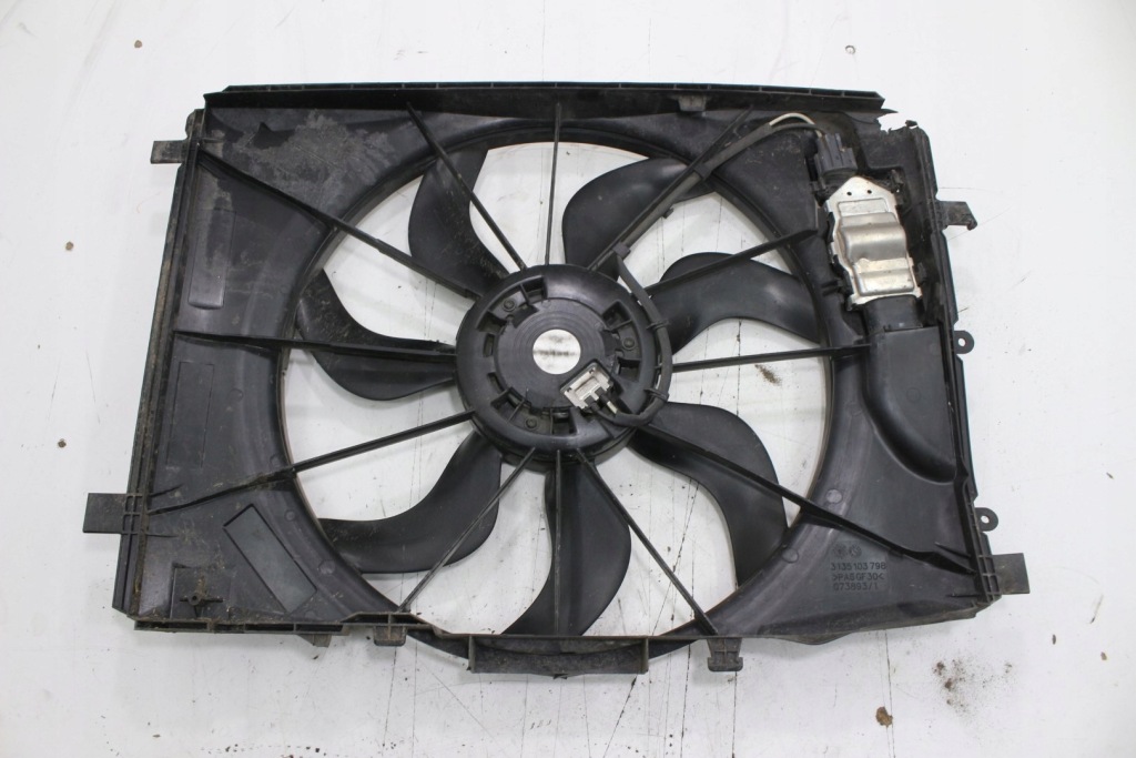 Mercedes w117 вентилятор радиатора 0130308425 Киев