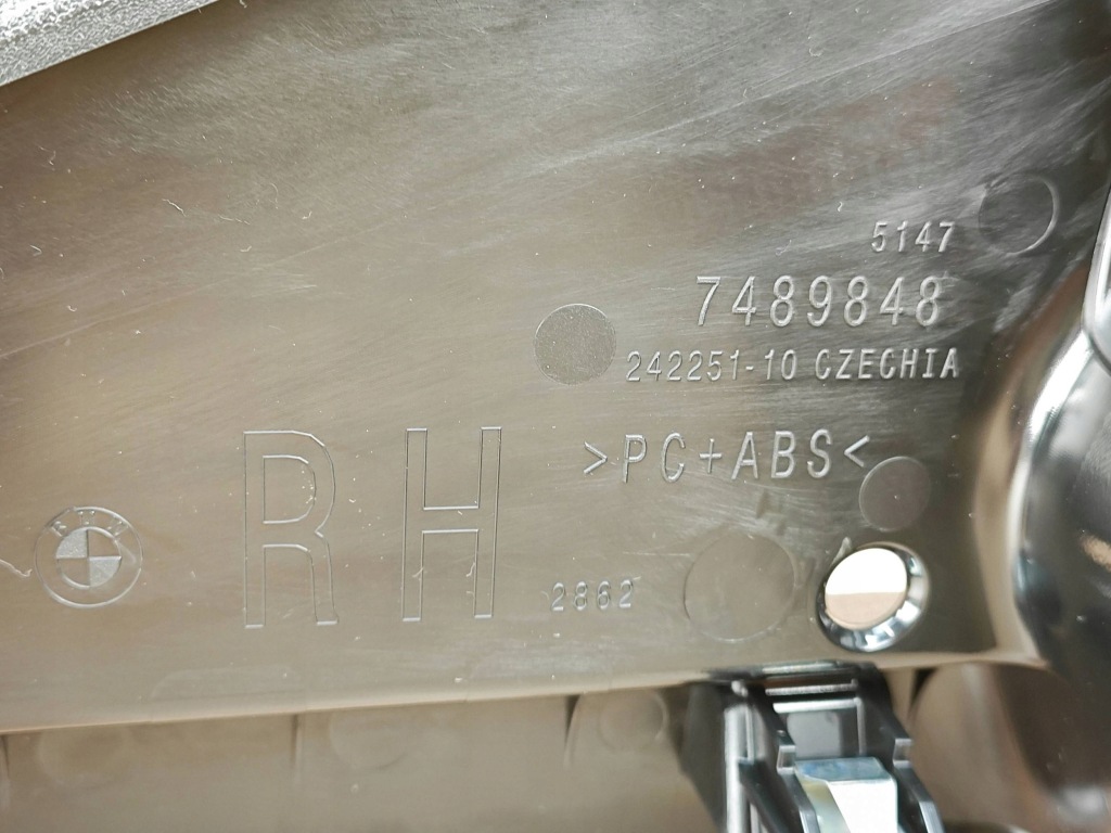 Оригінальна захист молдинг стійка багажника правий задній bmw g26 7489848 27km Зі Шроту