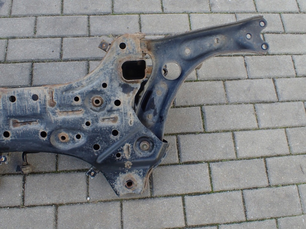 Підрамник підрамник поперечина hyundai i30 iii рестайлінг  1.6 crdi 19r 62401-j7aa0 Недорого