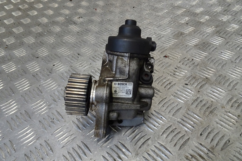 фото №1, Seat toledo iv rapid 1.6 tdi - насос впрыскная 04l130755d