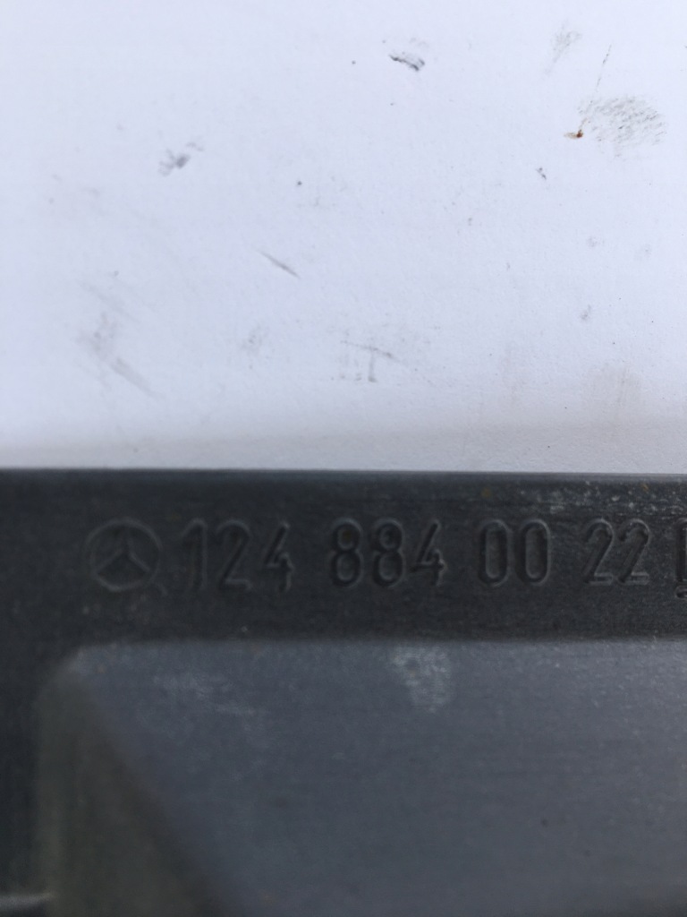 Заглушка накладка підкрилок лівого  ліва mercedes w124 1248840022 Недорого