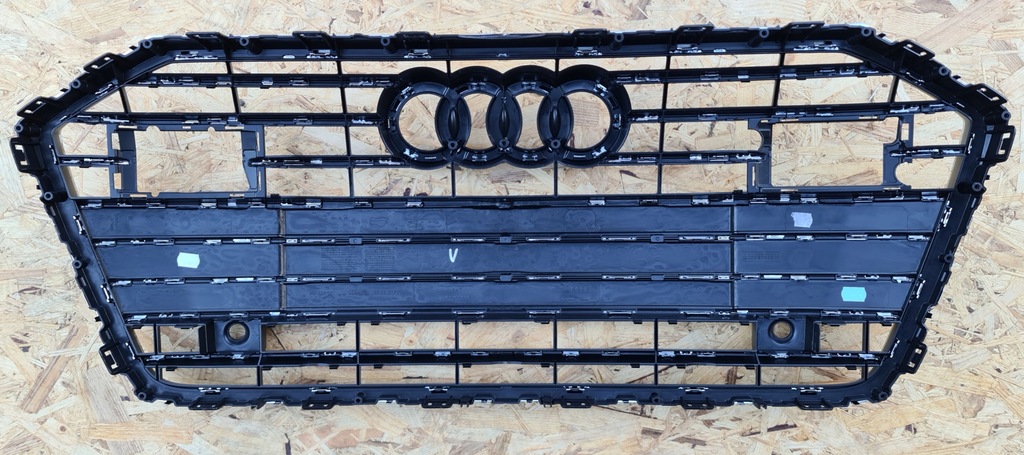 фото №2, Audi a6 c8 решітка радіатора решітка радіатора s line радар 4k0