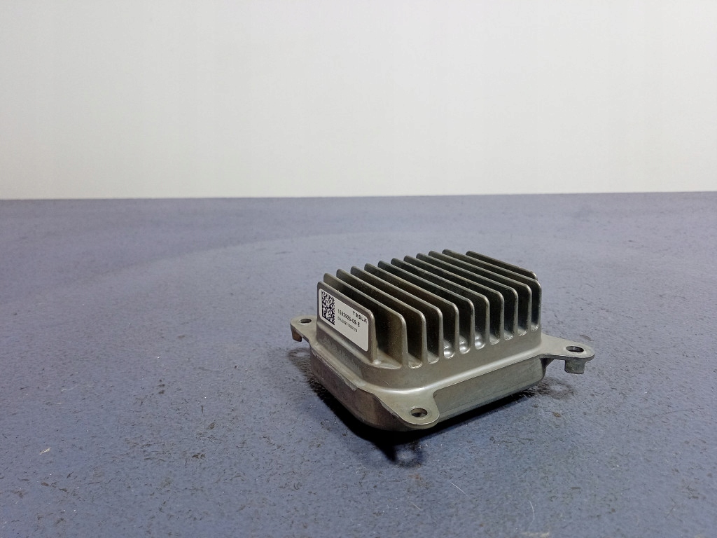 фото №1, Tesla model 3 y преобразователь модуль led 1532925-09-e