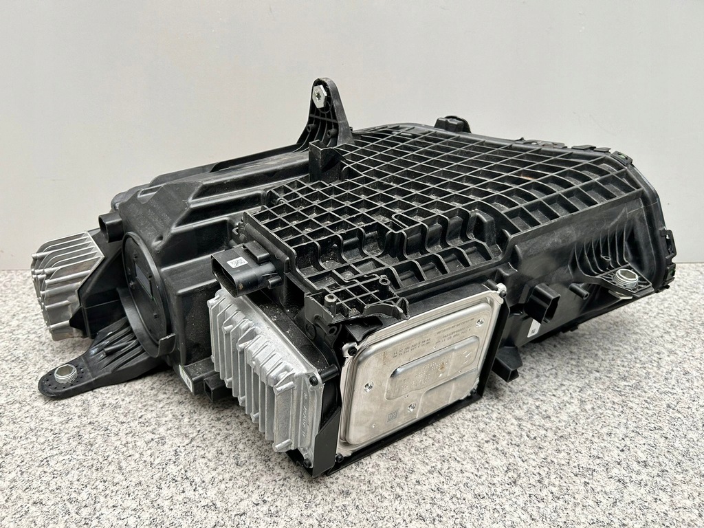 фото №13, Mercedes eqs suv 296 x296 usa digital light a2969063002 правая комплектная