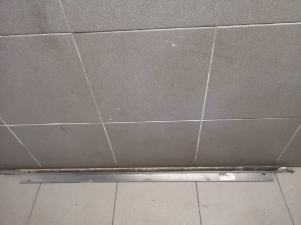 фото №10, Молдинг ущільнювач лівий перед a8 d3 4e0853283c