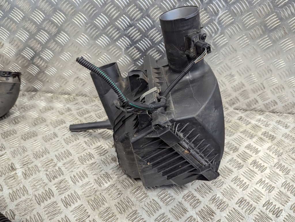 фото №7, Opel vivaro b 2014-2019 корпус фильтра воздуха труба воздухозаборник