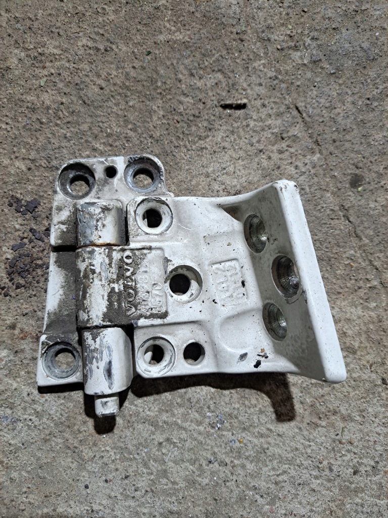 фото №1, Петля лівий верхній петля двері кабіни volvo fh fm 9 12 13