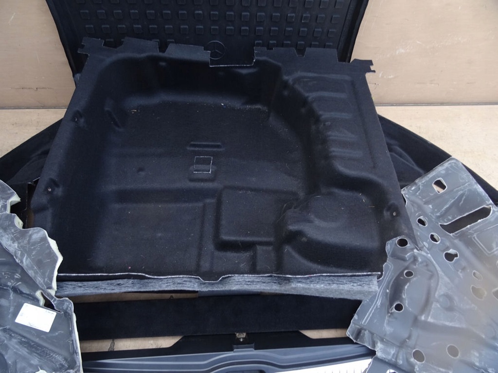 фото №8, Mercedes w167 amg53 обивка багажника обшивка