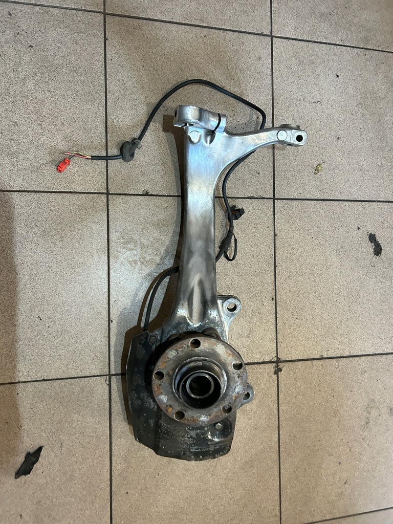фото №1, Поворотний кулак ступиця ліва перед audi a6 s6 c5 4.2 v8