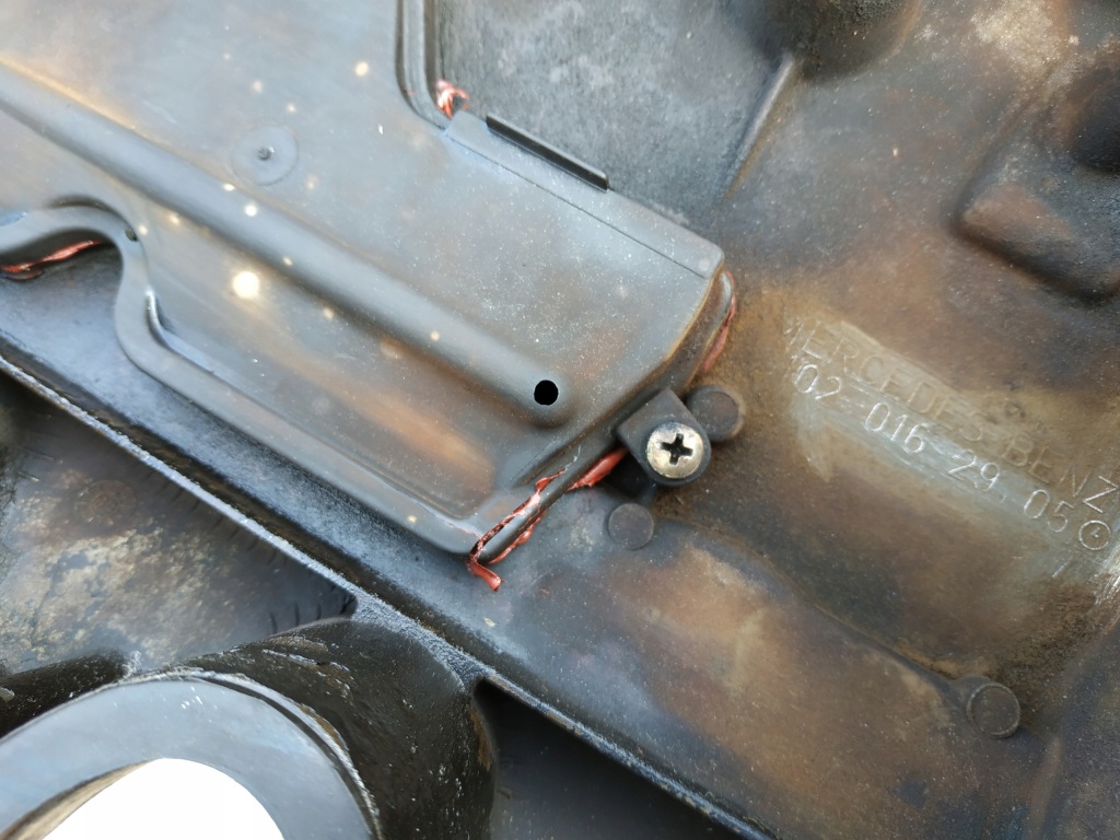 Кришка клапанів mercedes 124 w124 2.0 2.3 бензин m102 1020162905 Ціна