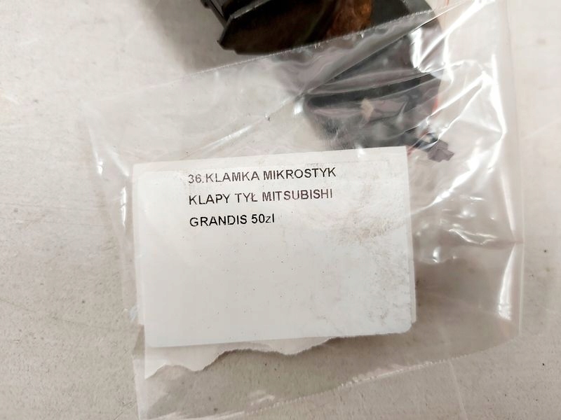 фото №6, Mitsubishi grandis микровыключатель ручка крышки багажника задняя