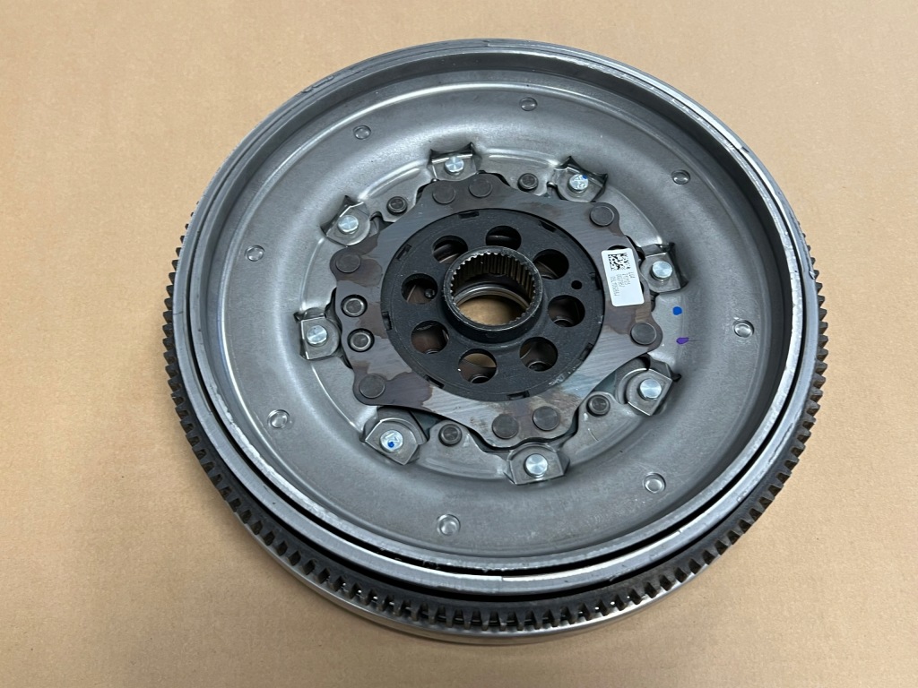 фото №1, Audi vw двухмассовый колесо маховик 05l105266j