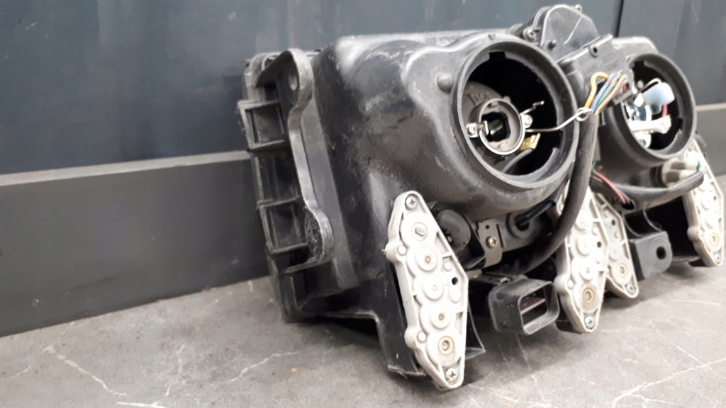 фото №13, 100-37619 фара левый mitsubishi delica l300 koito