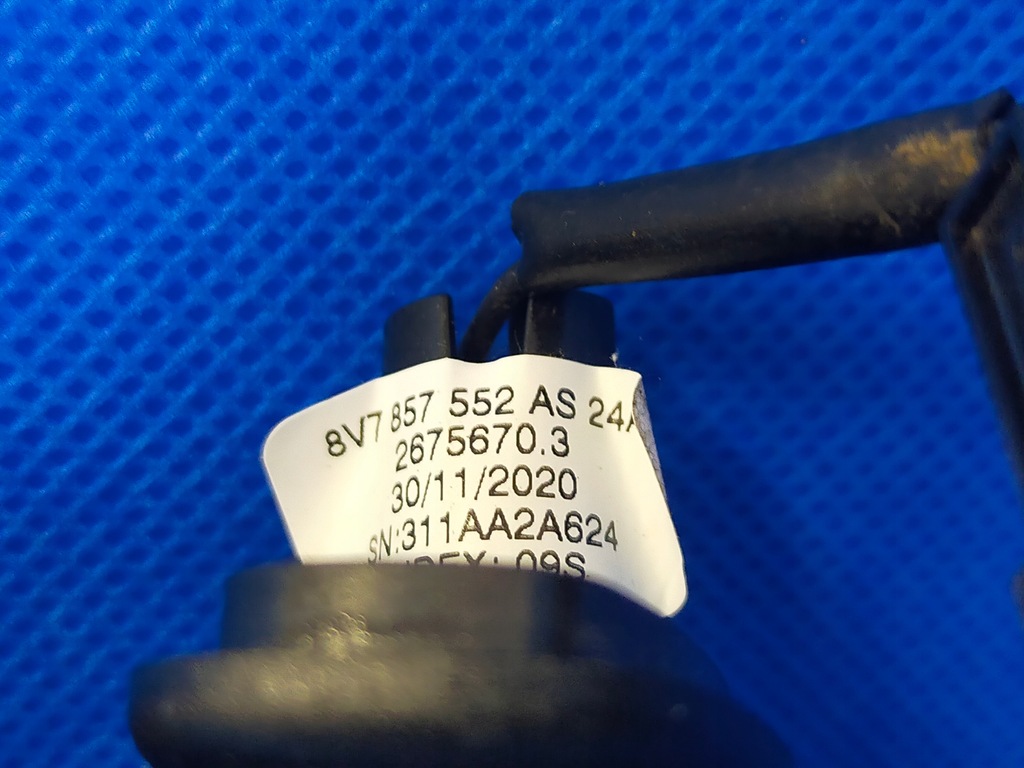 фото №11, Vw t-roc cabrio защита солнцезащитная правая 8v7857552as 2021r