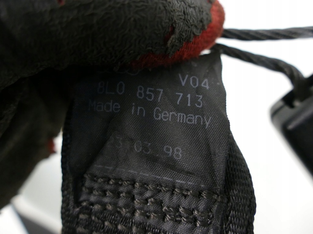 фото №3, Audi a3 8l 3-дверь клипса поперечина середина задняя