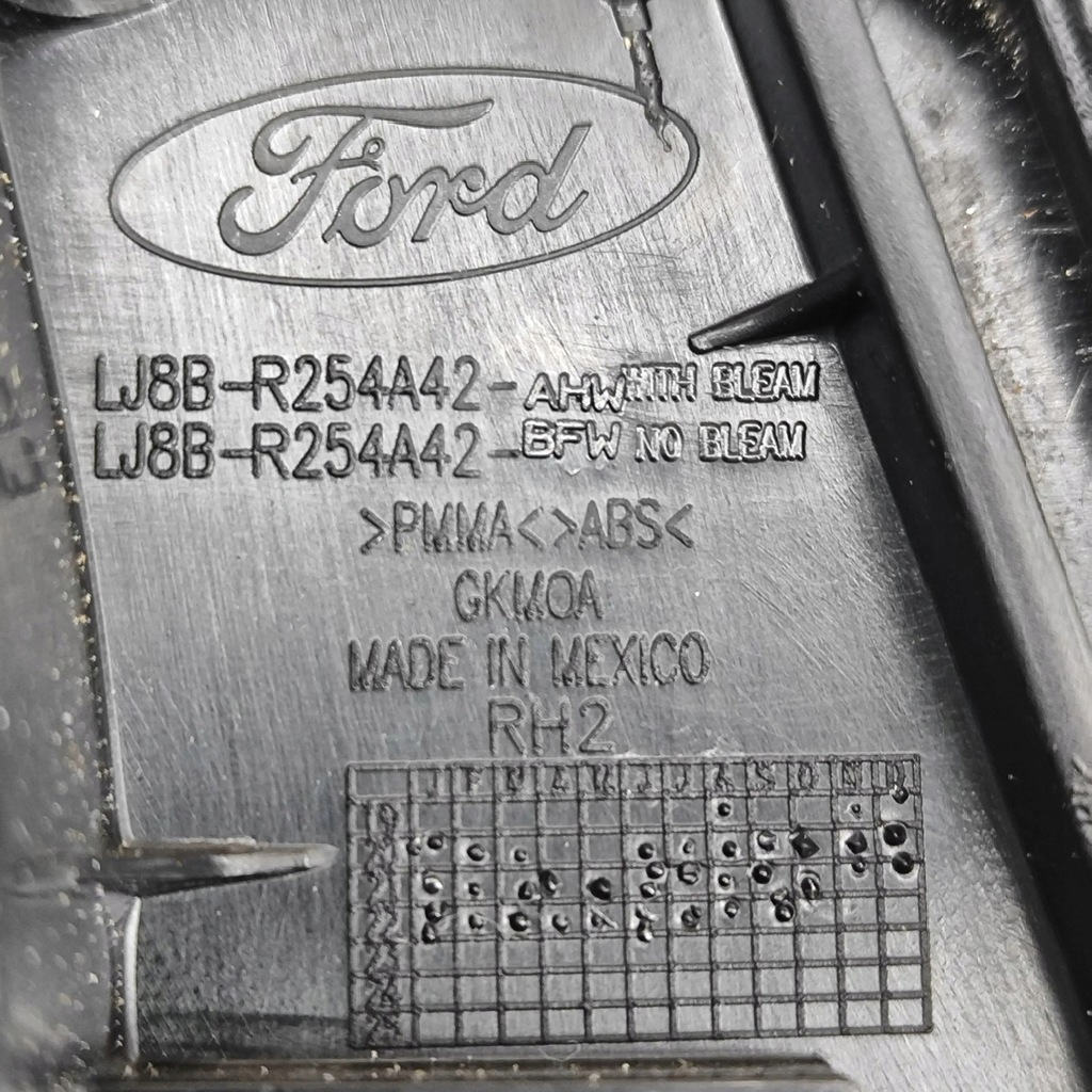 фото №8, Ford mustang mach-e 2023 права сторона молдинг двері задніх