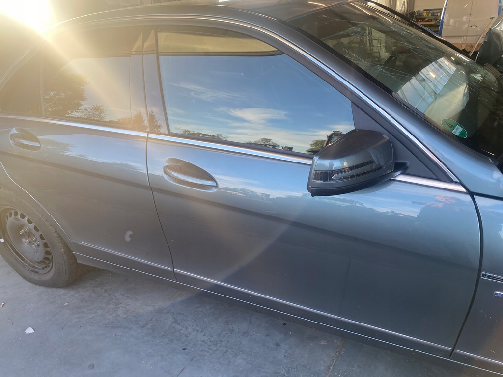 фото №1, Mercedes w204 sedan двері правий перед 779