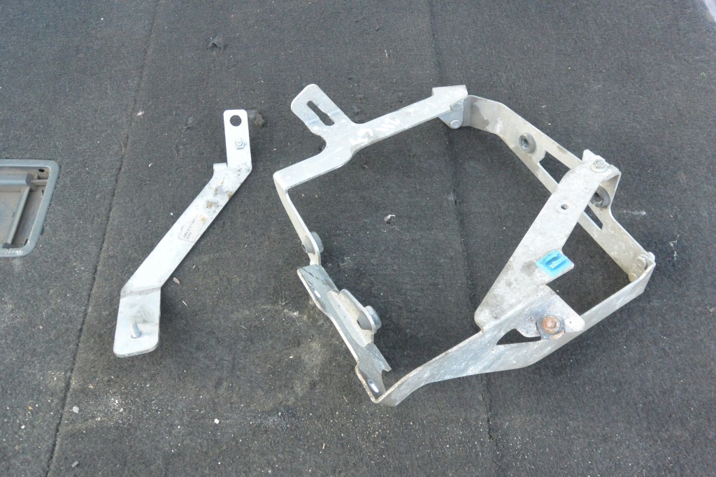 фото №1, Кронштейн радіатора оливи mercedes w211 e63 amg