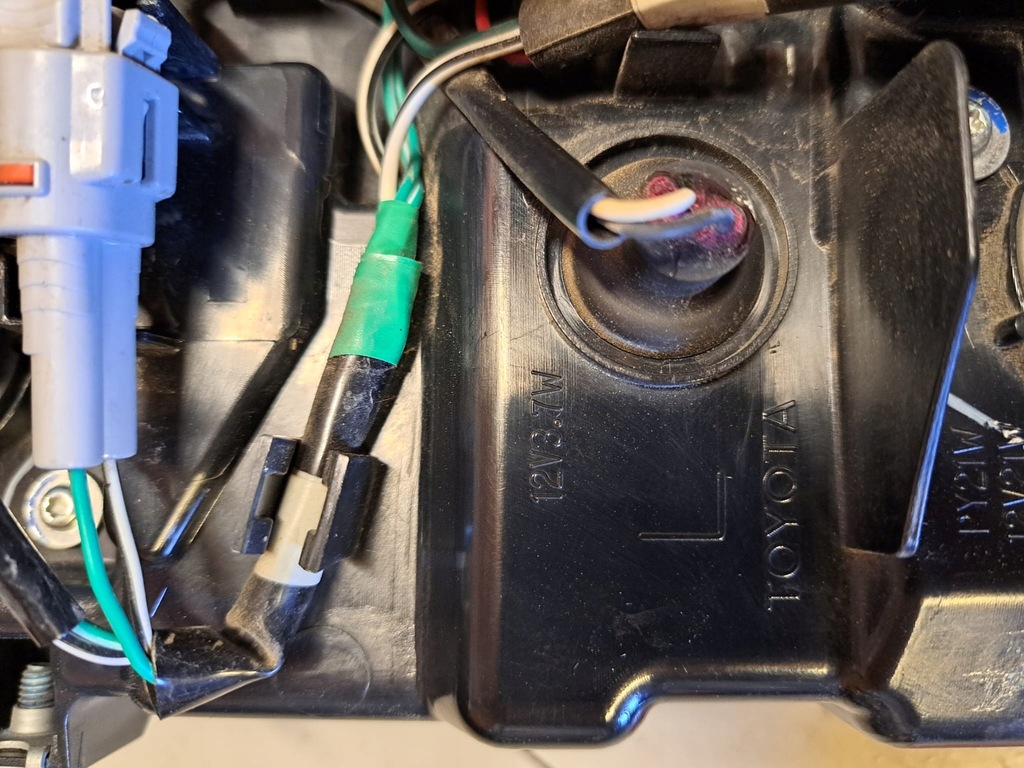 фото №11, Toyota hilux viii лампа задня ліва 0k187 35677