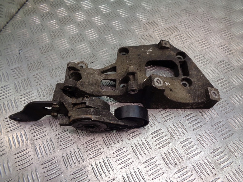 фото №1, Кронштейн генератора a3 8p 2.0 fsi 06f903143b