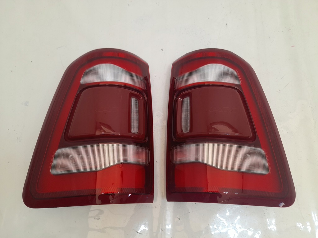 фото №1, Dodge ram 19- лампа левый правый задняя usa