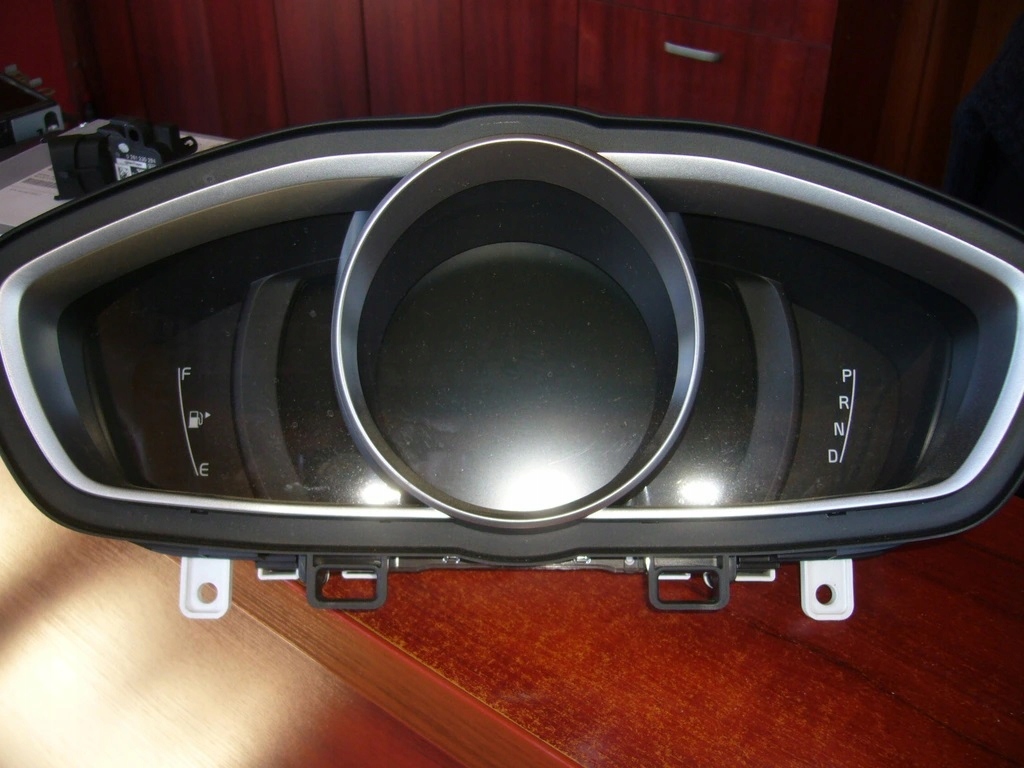фото №1, Volvo v40 счетчик приборы led 31296950 60tys. km