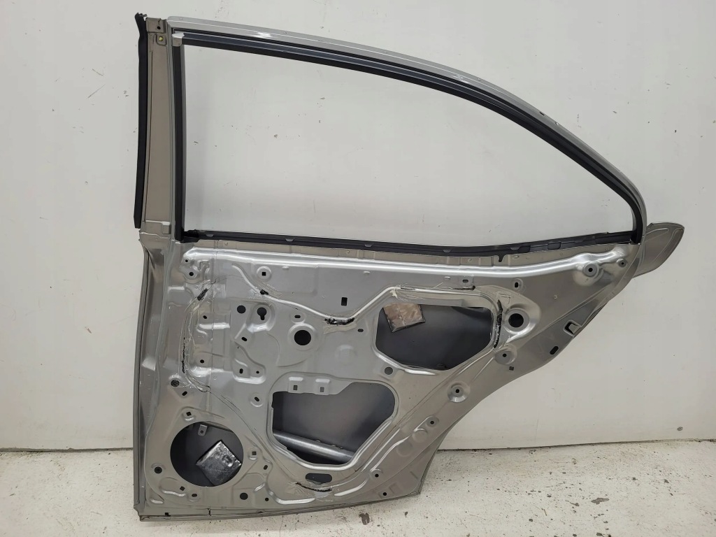 Lexus is 3 3 дверь задняя задняя правое  fv с Разборки