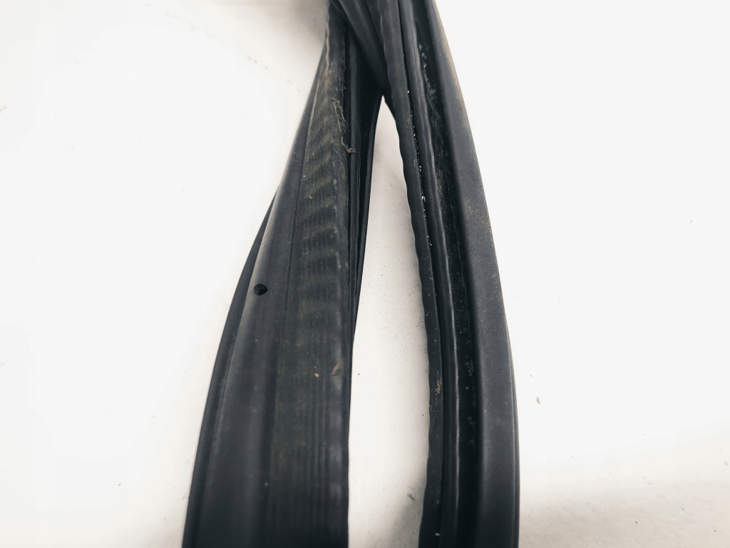 фото №5, Peugeot 508 i sw прокладка кузовная крышки багажника