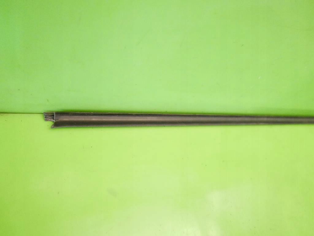 фото №7, Молдинг уплотнитель левая перед renault twingo ii 3d