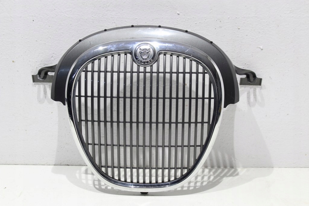 Купить Jaguar s-type рестайлинг  решётка радиатора хороший 04r+