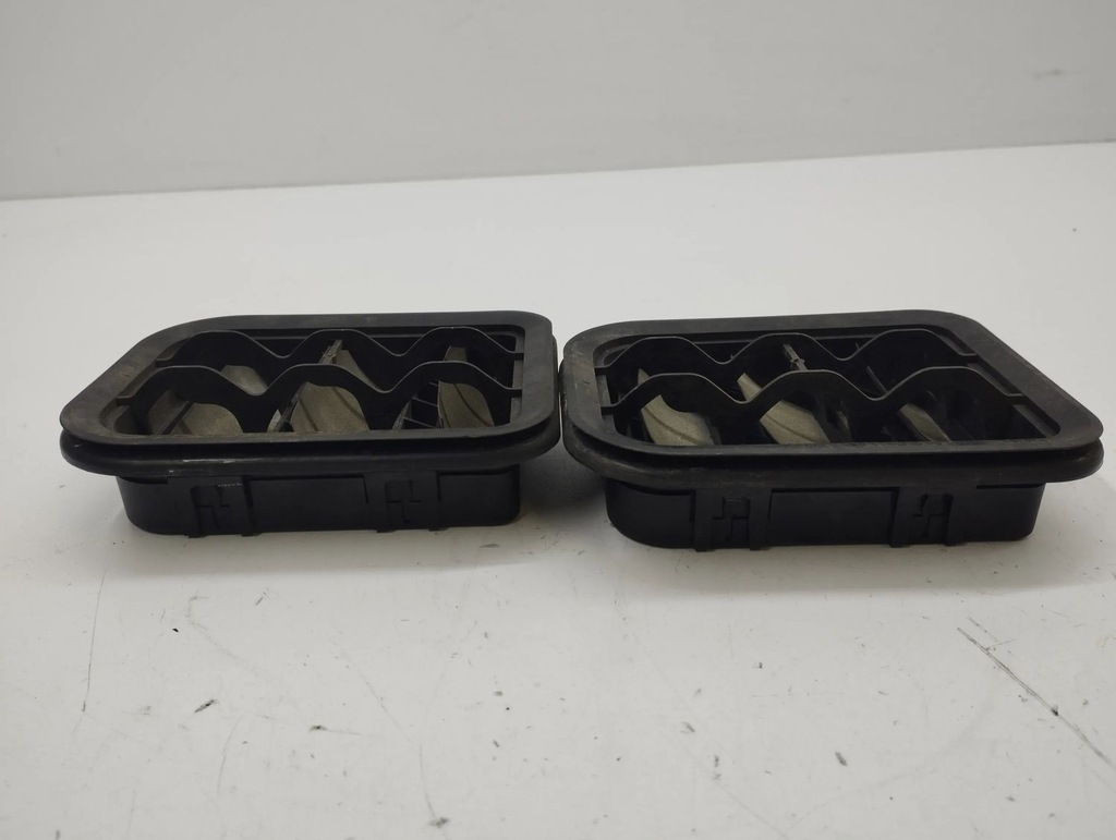 фото №8, Bentley flying spur 2005 решітка вентиляційна pod бампером заднім