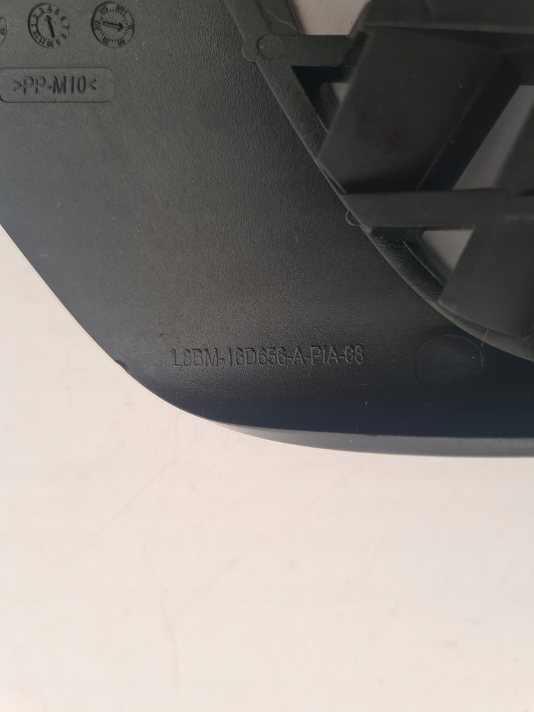 фото №4, Решётка впуск крыла land rover defender l8bm-16d656-a