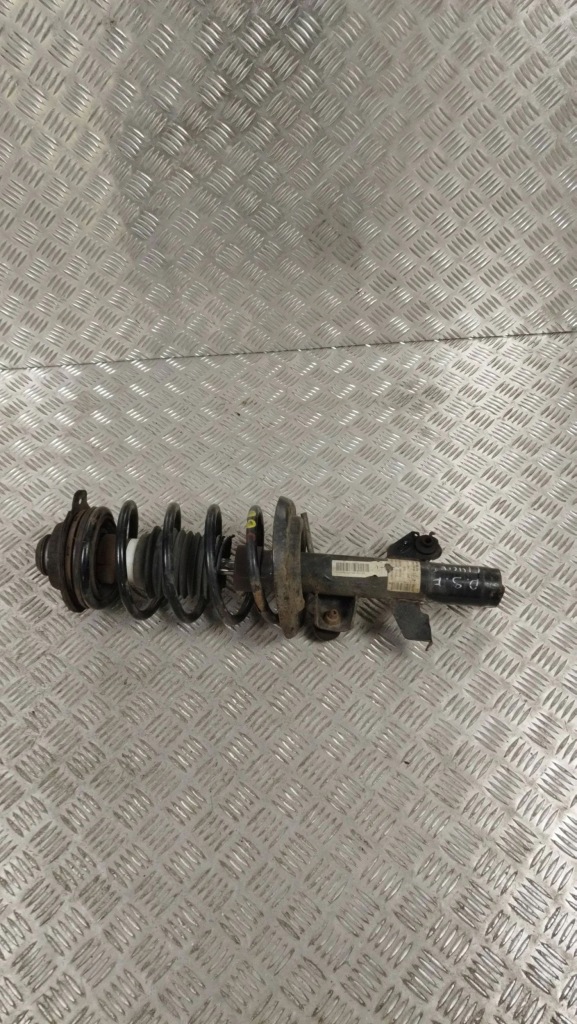 Купити Alfa romeo giulietta 2010 права сторона амортизатор передній