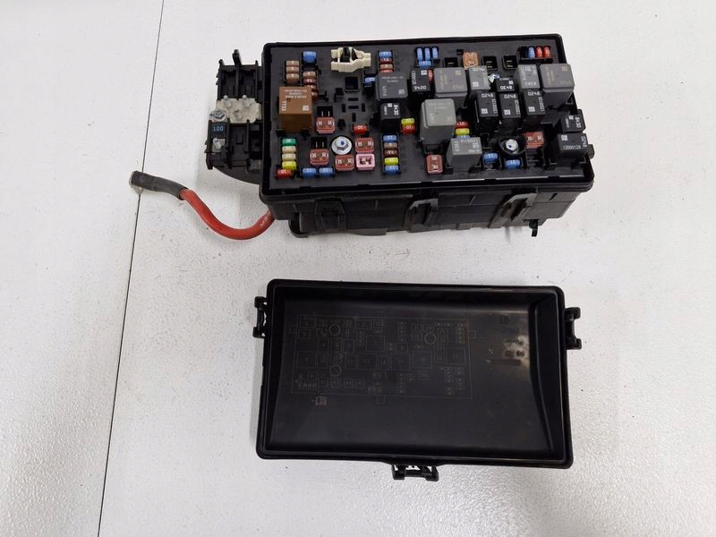 Opel insignia a рестайлінг  1.8 b коробка корпус реле запобіжників Недорого