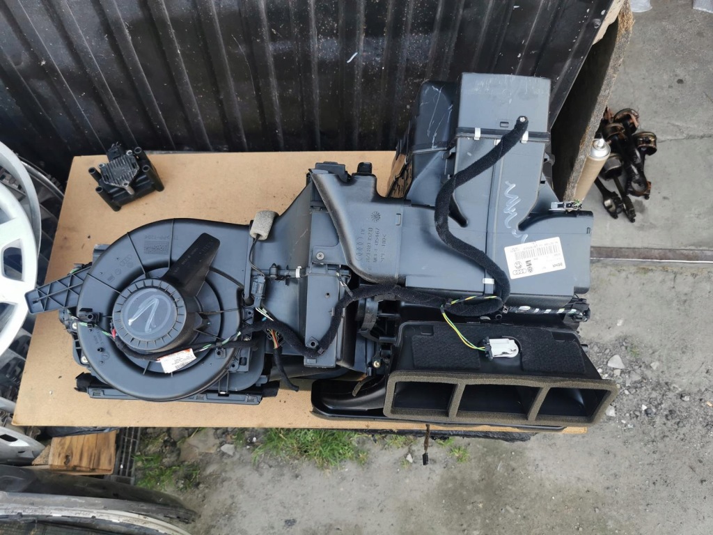 фото №1, Обігрівач повітродувка вентилятор audi a2 1999-2005 8z1820003f комплектна eu