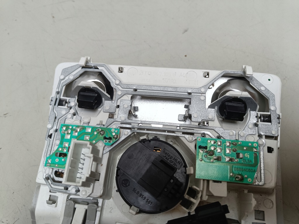 фото №10, Лампа освещение кабины skoda superb 2 yeti панель люк 3t0947105g