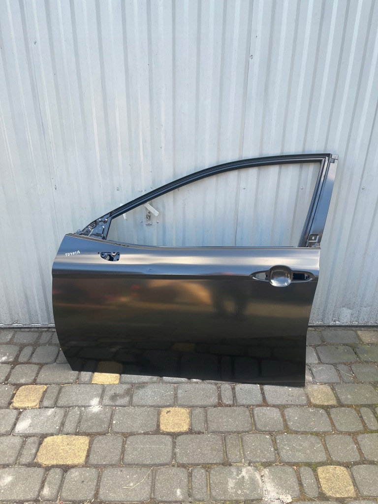 Купить Дверь toyota camry 17-24r левая передние новая  оригинальные!!! 67002-33251