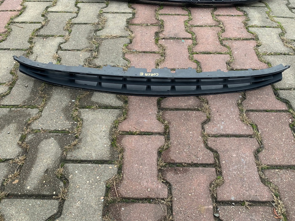 фото №1, Решітка радіатора решітка нижня бампера corsa e