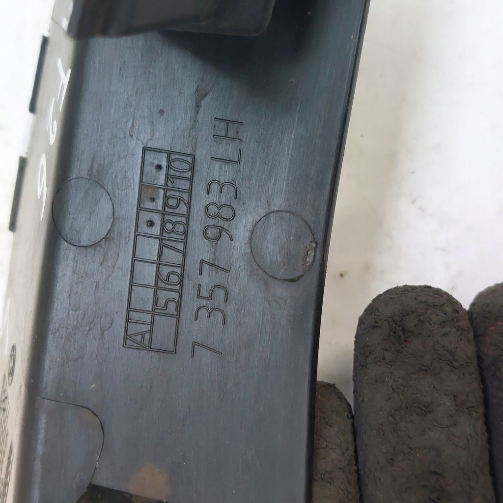 фото №9, Bmw x4 f26 g01 защита заглушка лампы левая задняя 7357983